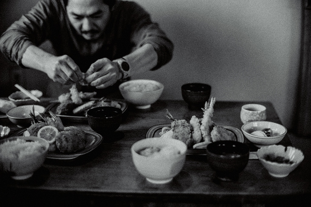 ローカル食堂のフライ定食。