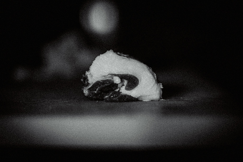 精肉された脂の乗った熊肉