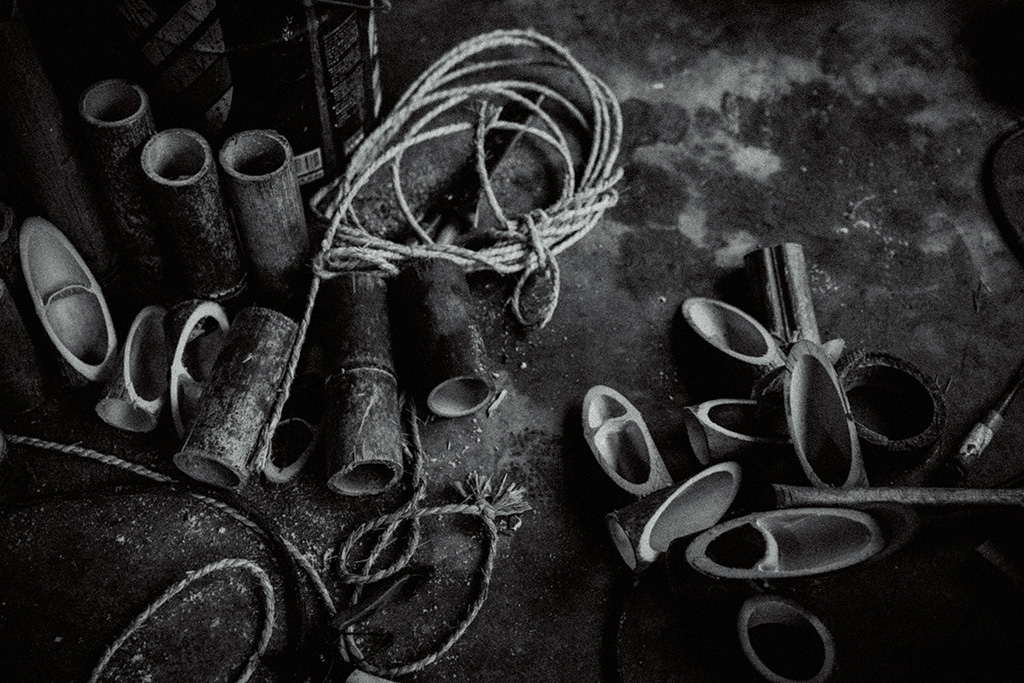 加工中の竹灯籠