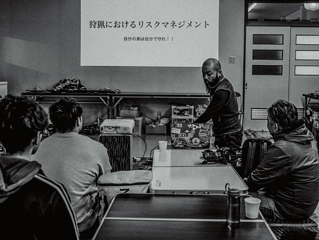 狩猟ツアー導入で山に入るリスクを伝える松川